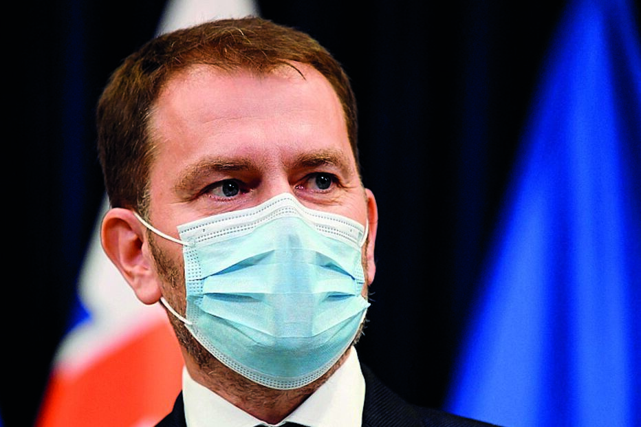 Primeiro-ministro, Igor Matovic, usa sempre máscara nos atos oficiais 