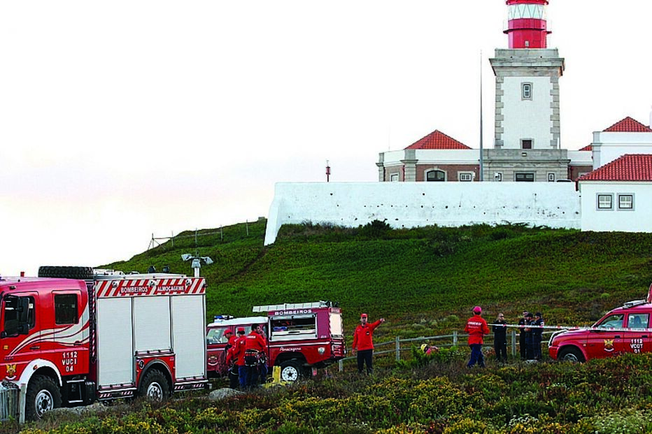 Bombeiros de Almoçageme, Polícia Marítima e GNR recuperaram o corpo na zona do Guincho