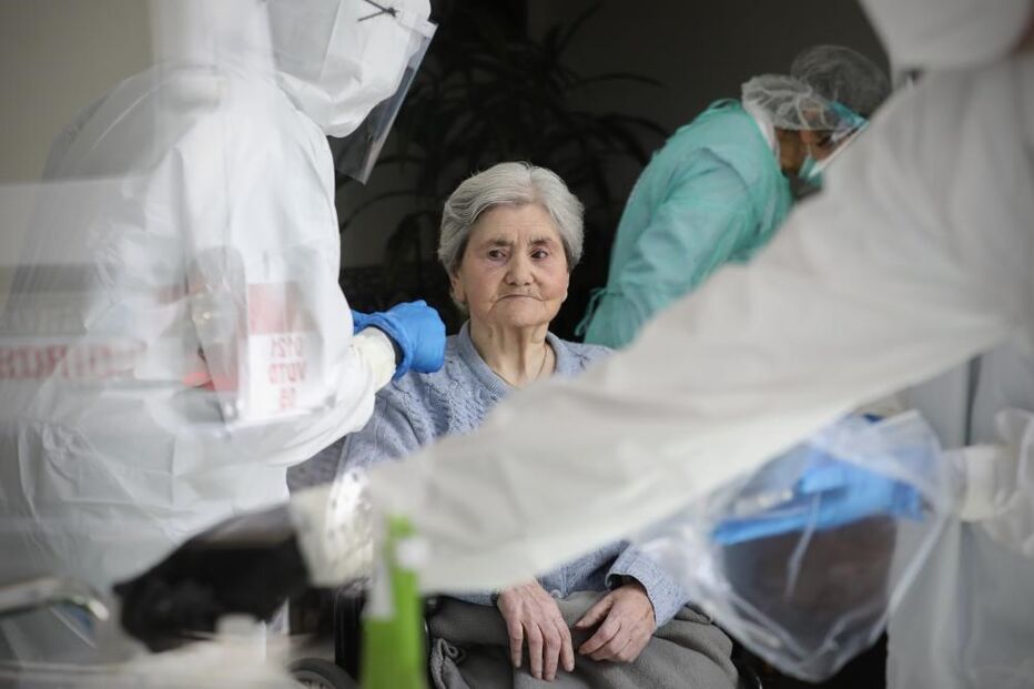 Lares, idosos, imagem ilustrativa