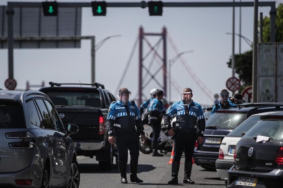 PSP fiscaliza carros em Lisboa durante Operação Transição Segura