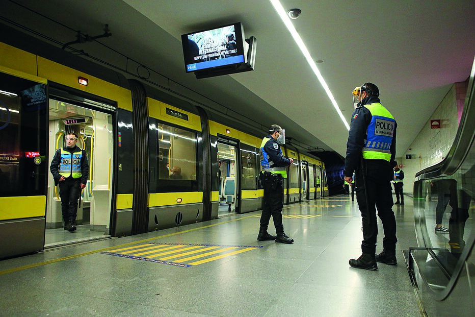 Polícias e GNR em força para vigiar transportes durante Estado de Calamidade