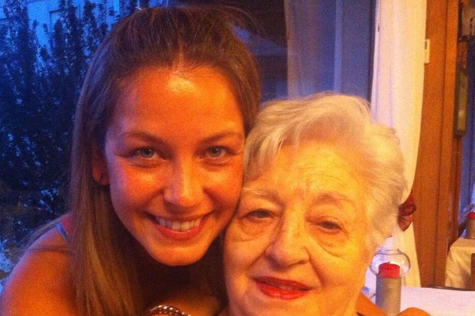 Vanessa Oliveira com a avó