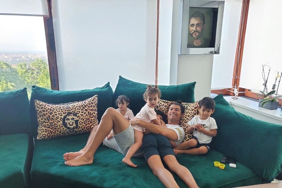 Cristiano Ronaldo, Cristianinho, Mateo, Eva, Alana 