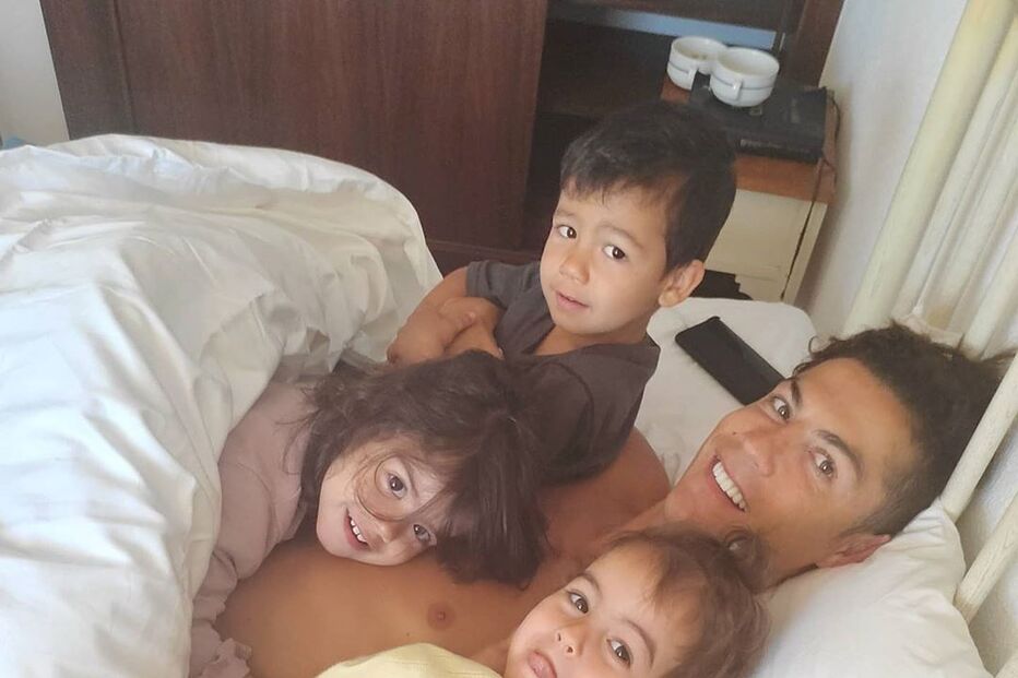 Ronaldo, Georgina e os filhos.jpg