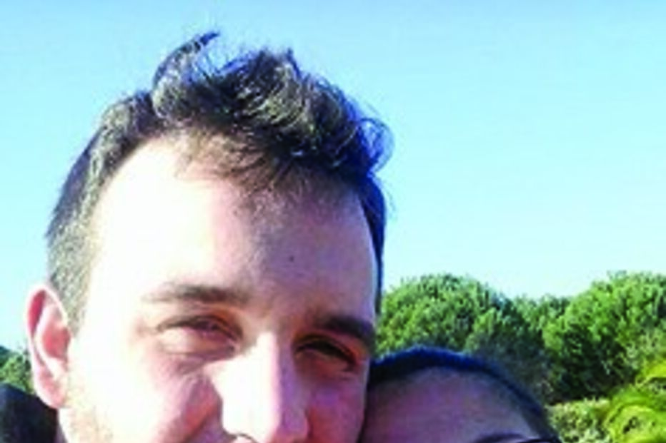 Pai e madrasta - Sandro Bernardo trabalha numa conserveira. É casado com Márcia. 