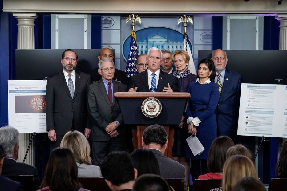 Três membros da equipa de luta contra a covid-19 da Casa Branca em autoisolamento