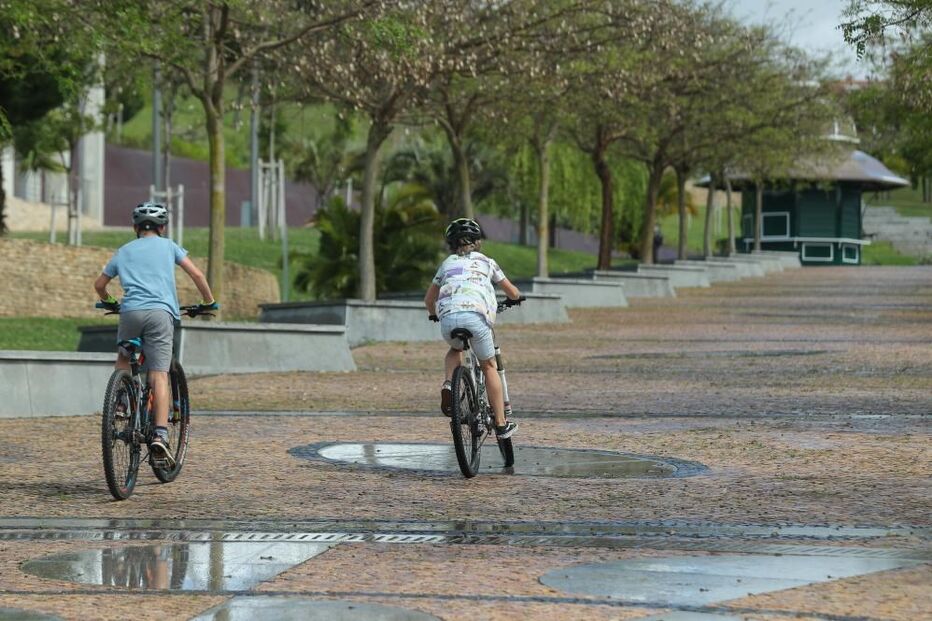 Portões do Parque dos Poetas reabrem mas com poucas pessoas no interior