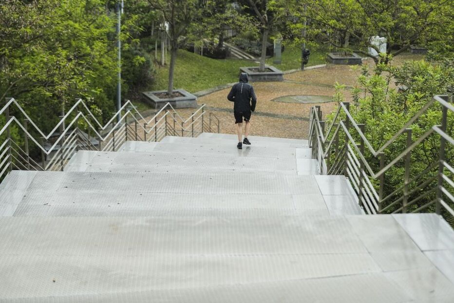 Portões do Parque dos Poetas reabrem mas com poucas pessoas no interior