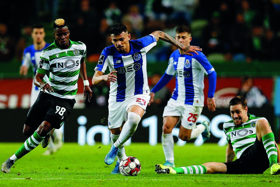 A Liga vai regressar no final do mês deste mês sem público nos estádios. Fora de campo, os jogadores terão os movimentos limitados até ao fim do campeonato  