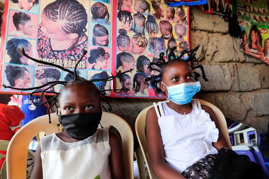 Prático e barato: O penteado coronavírus com tranças em forma de antenas que é moda em África