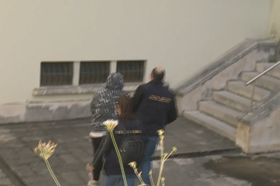 Pai e madrasta de Valentina chegam ao Tribunal de Leiria	