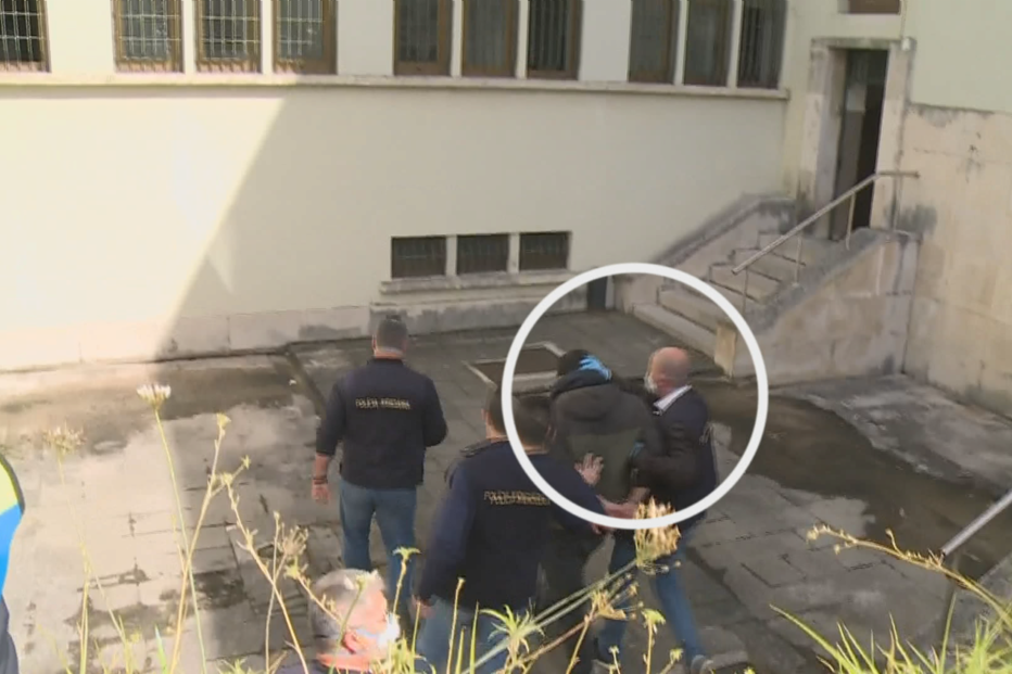 Pai e madrasta de Valentina chegam ao Tribunal de Leiria	