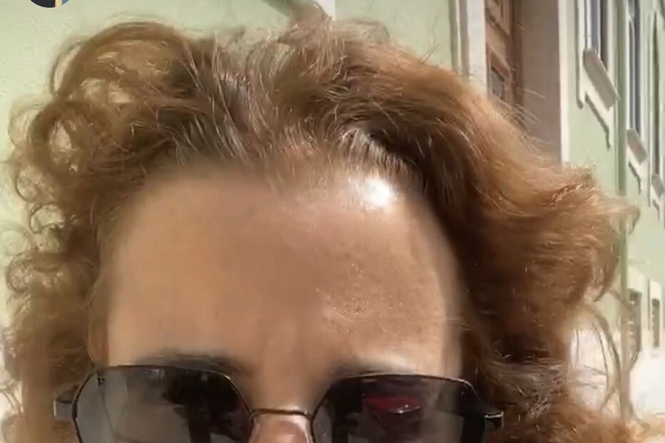 Inês Herédia foi alertada por cruzar o elástico da máscara