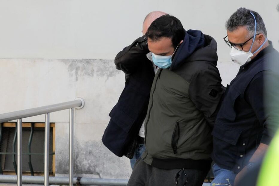 Pai de Valentina à chegada do Tribunal de Leiria