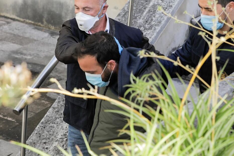 Pai de Valentina à chegada do Tribunal de Leiria