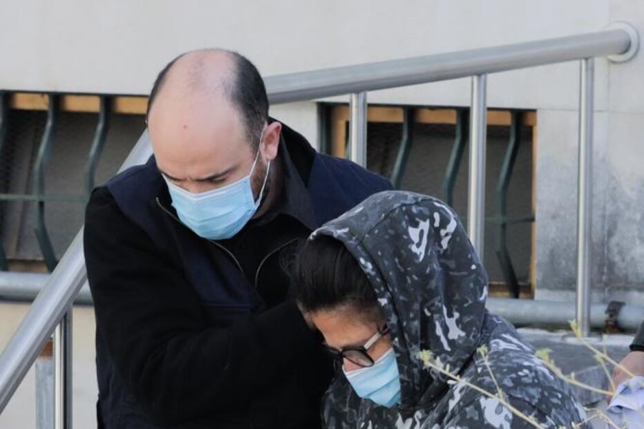 Madrasta de Valentina à chegada do Tribunal de Leiria	