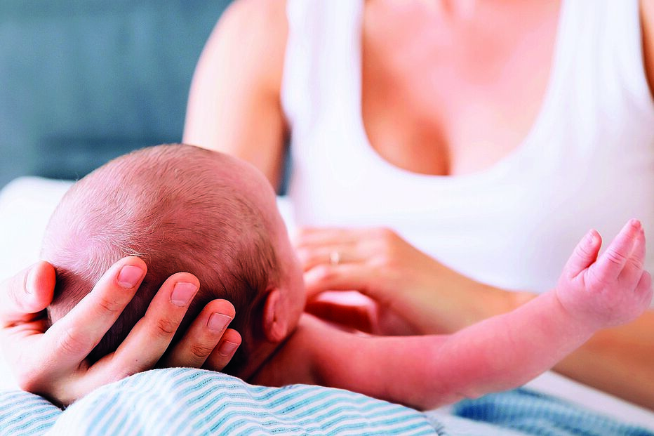Menino, de apenas dois meses, estava despido e dentro de uma espécie de alcofa. Estava há mais de uma hora ao frio e à chuva, junto a Santa Apolónia  