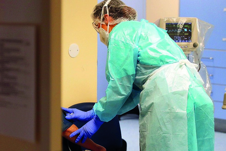 Número de doentes hospitalizados caiu 96 em relação à véspera. São agora 709, 113 dos quais nos Cuidados Intensivos