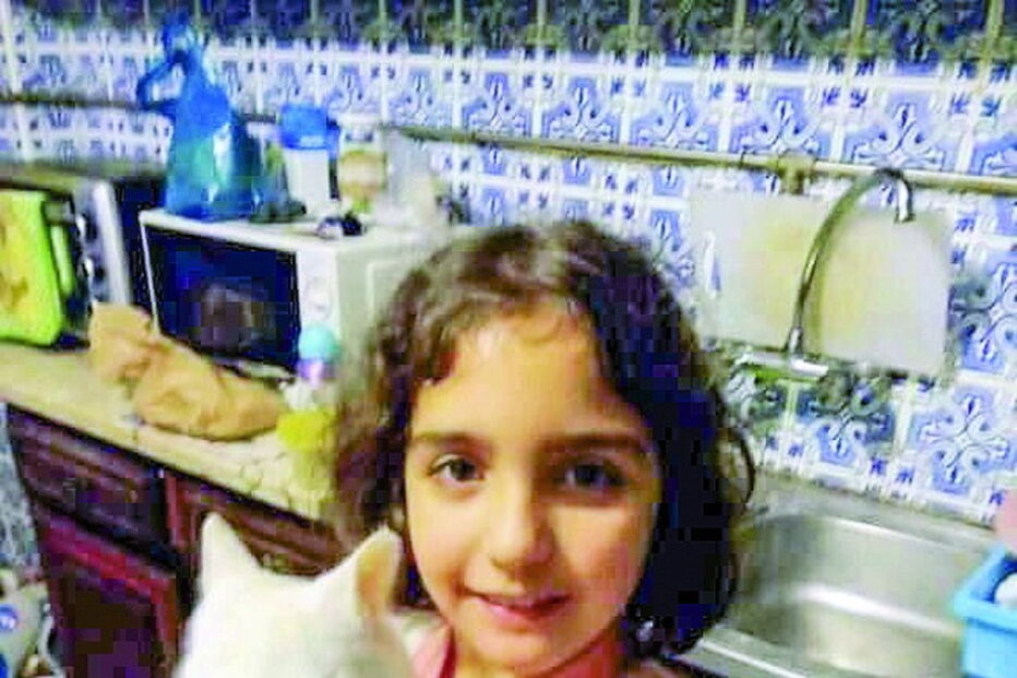 Valentina era uma menina meiga  e muito aplicada na escola