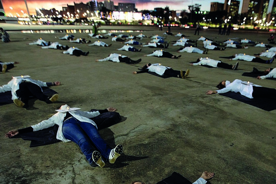 Enfermeiros manifestaram-se na Esplanada dos Ministérios, em Brasília, para lembrar os colegas mortos no combate à pandemia de Covid-19    