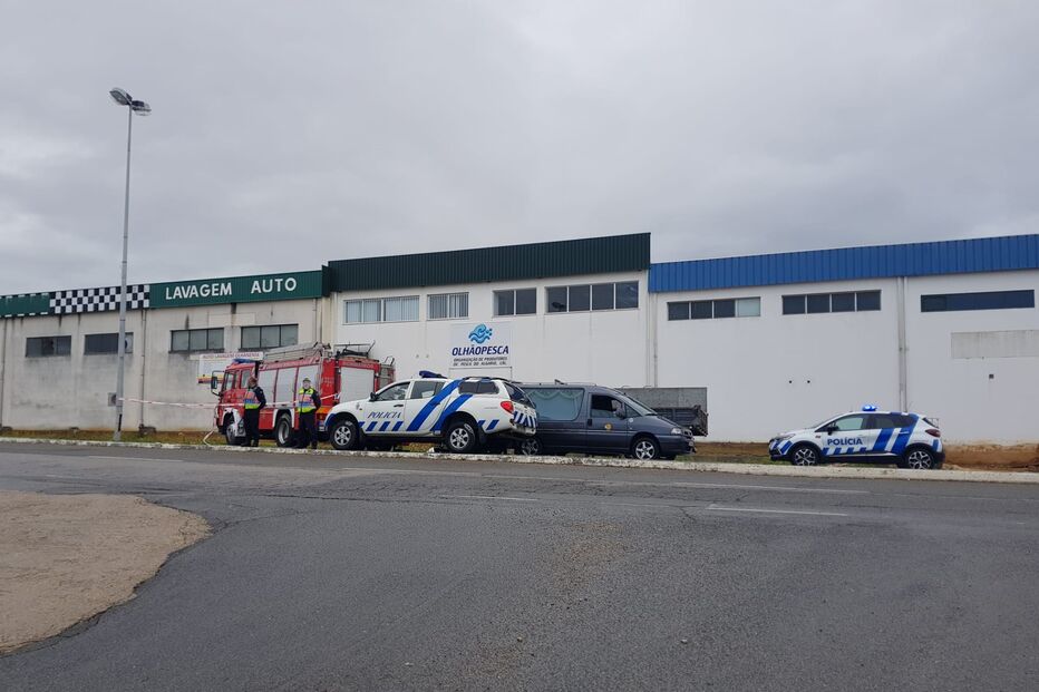 Funcionário da recolha de resíduos morre em colisão entre dois camiões em Olhão