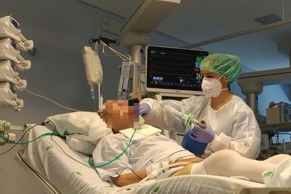 Micaela Ferreira trabalha na UCI do Hospital São Francisco Xavier. Fotografia captada antes da pandemia do Covid-19