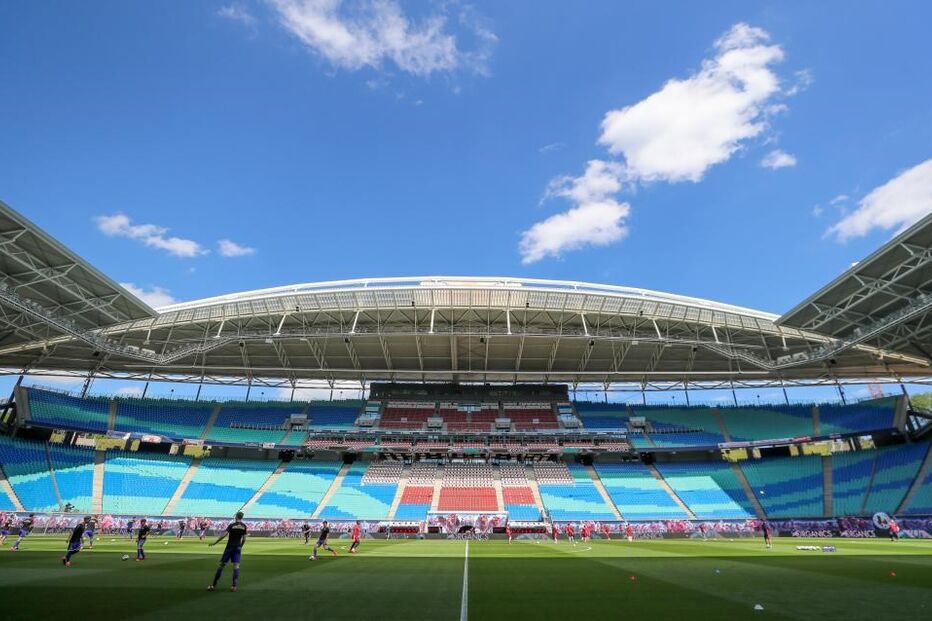 Futebol está de volta na Alemanha mas o cenário é desolador. Veja as imagens das bancadas despidas