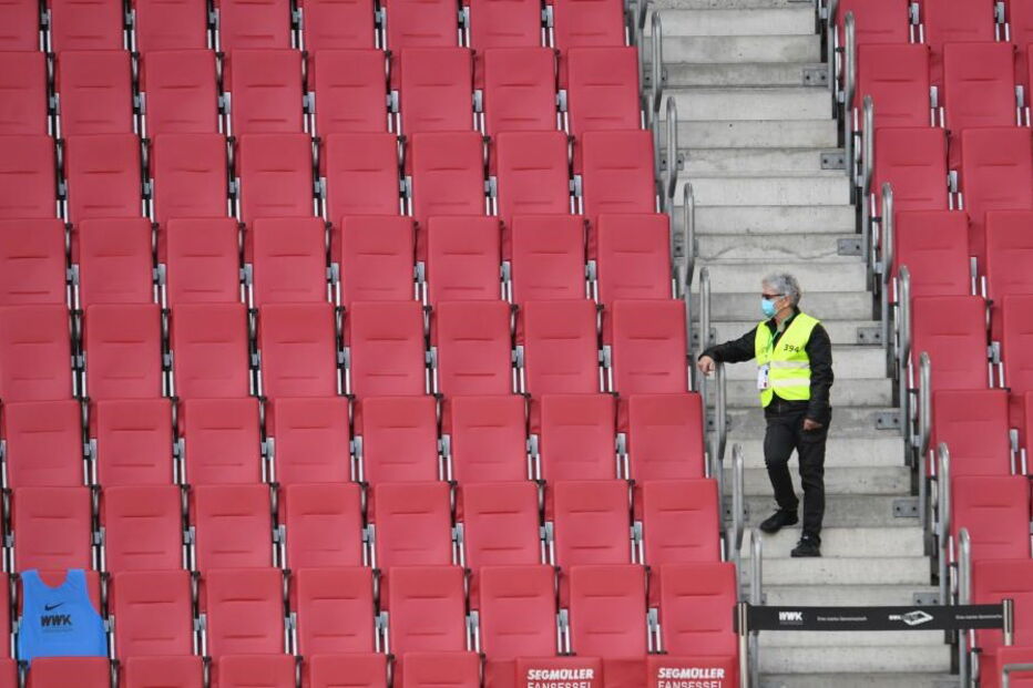 Futebol está de volta na Alemanha mas o cenário é desolador. Veja as imagens das bancadas despidas