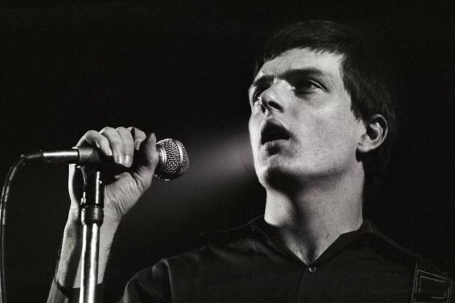 Ian Curtis, antigo 