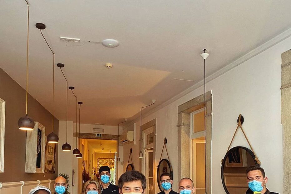 Lourenço Ortigão com a equipa do seu restaurante