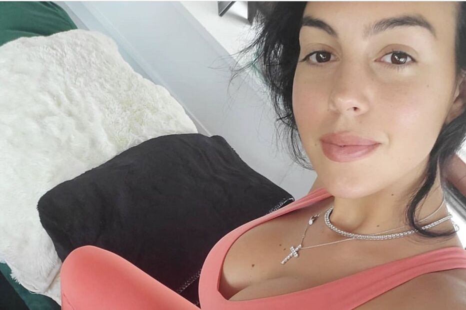 Georgina Rodríguez faz tranças a Ronaldo