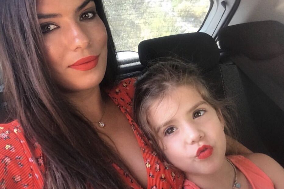 Sofia Sousa, ex-concorrente da 'Casa dos Segredos', com a filha em comum com Tierry