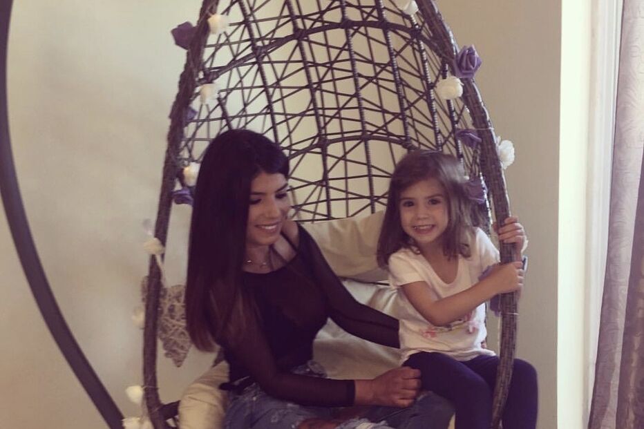 Sofia Sousa, ex-concorrente da 'Casa dos Segredos', com a filha em comum com Tierry