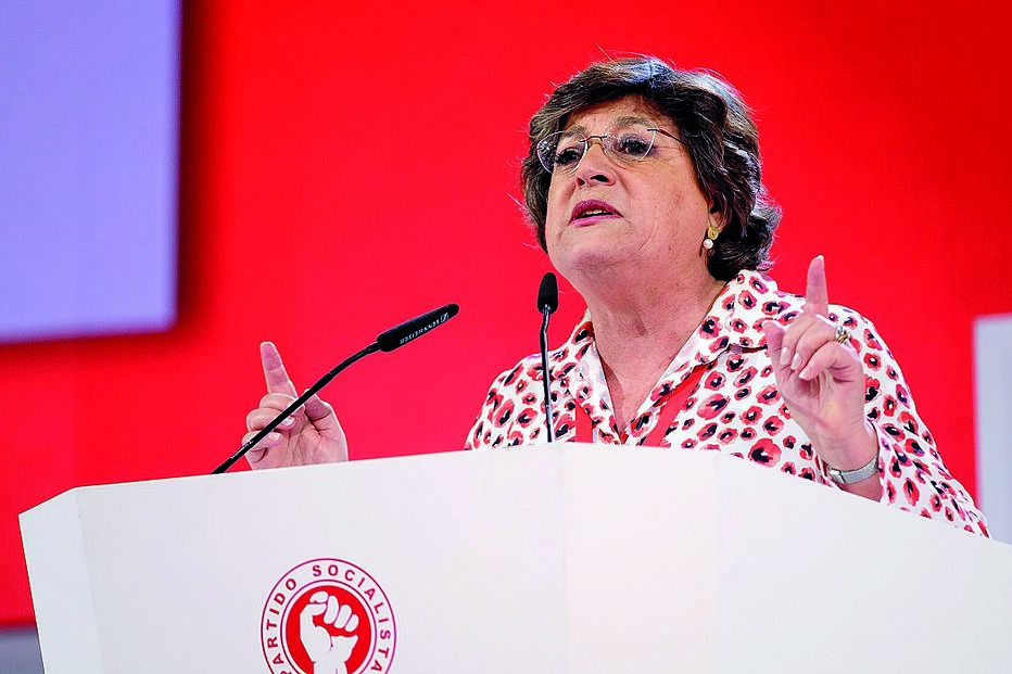Ana Gomes, aqui num congresso do PS, tem contestado a forma como o partido está a gerir a questão das presidenciais   