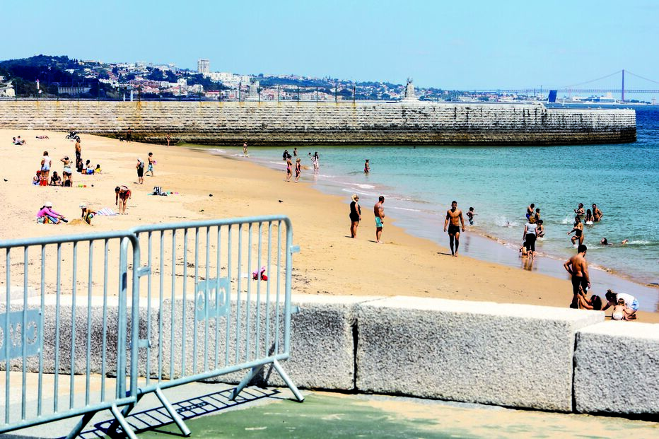 Praia de Paço de Arcos, em Oeiras