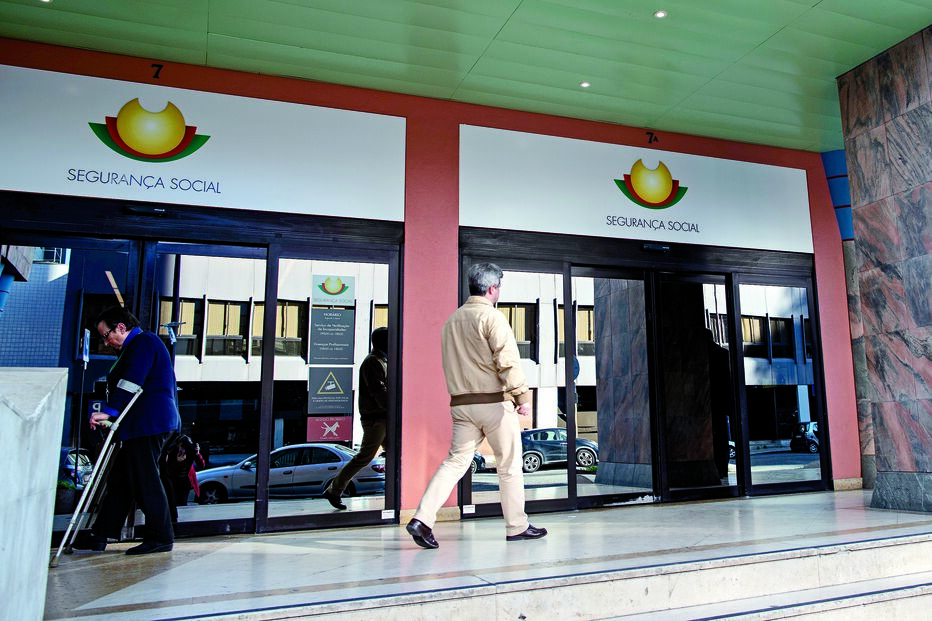 A Segurança Social premeia as pessoas da gestão da dívida  