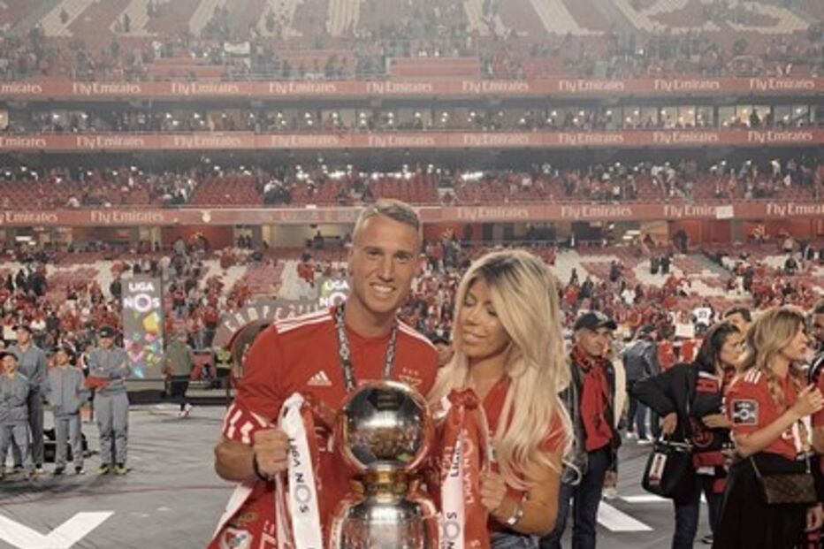 Odisseas Vlachodimos e a namorada, Elena