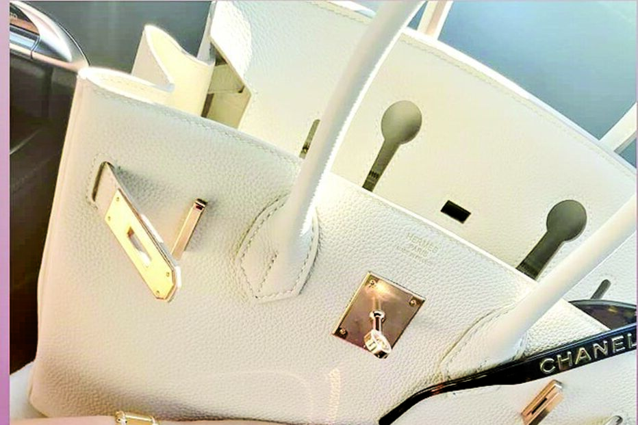 Namorada de Cristiano Ronaldo exibe luxos