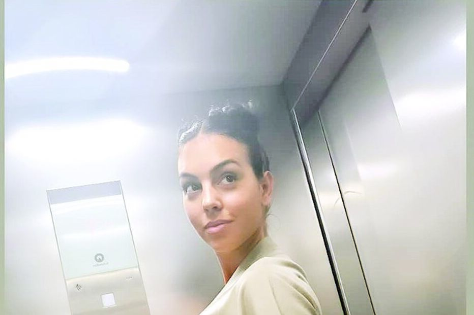 Namorada de Cristiano Ronaldo exibe luxos