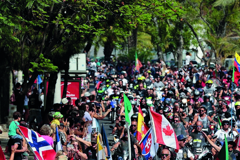 Motociclistas vindos de vários cantos da Europa e do Mundo reúnem-se anualmente na cidade de Faro no mês de julho  