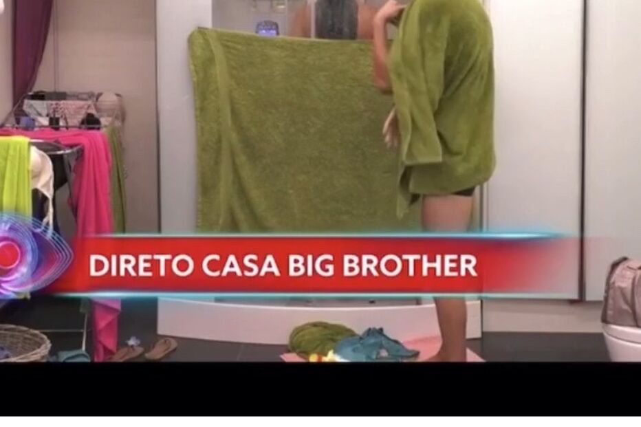 Jéssica e Pedro Alves tomam banho juntos