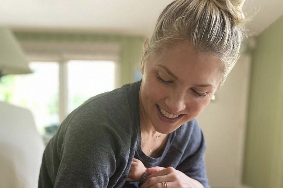 Amanda Kloots e o filho Elvis