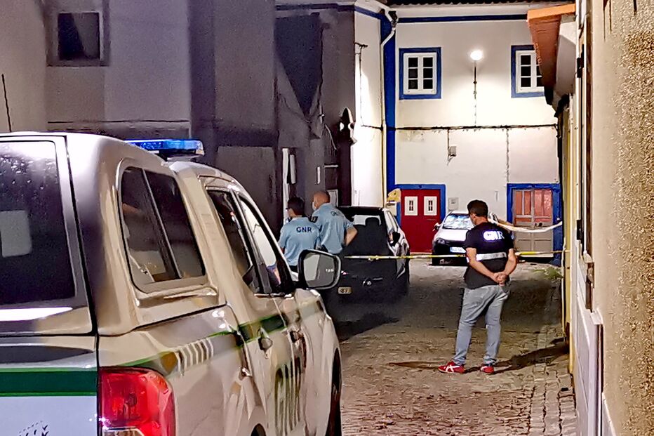 Homem encontrado morto e mãe em estado grave. PJ investiga caso em Elvas