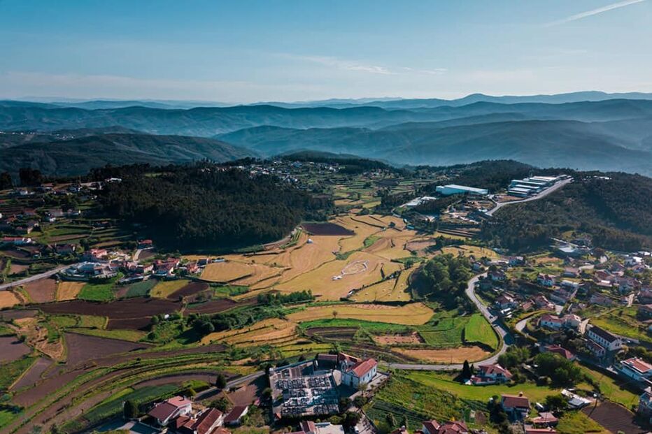 Terço com rolos de palha impressiona em Arouca