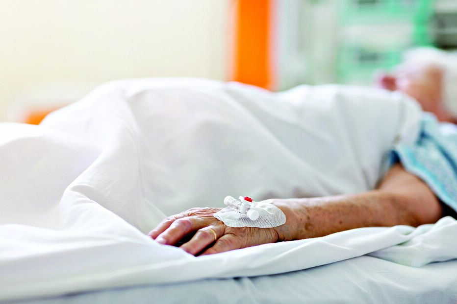 Idosa acamada em lar