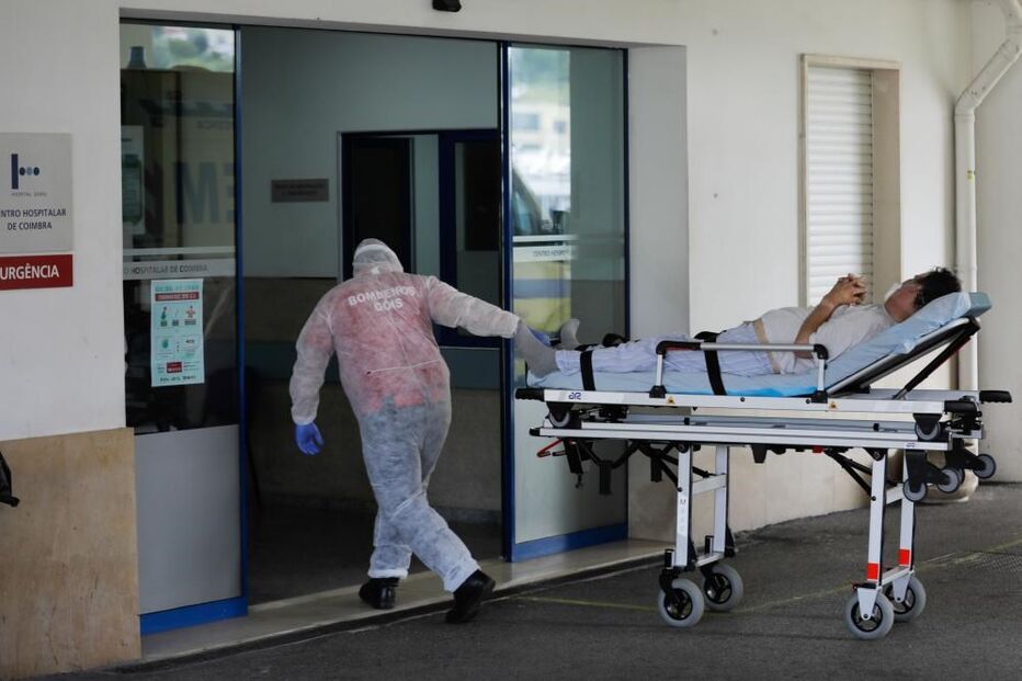 Infetados com coronavírus internados na urgência do Hospital dos Covões 