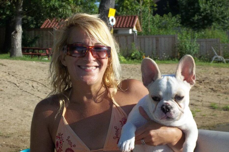 Bulldog francês ataca e mata dona de 52 anos