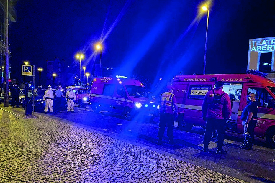 Dispositivo constituído por bombeiros, PSP e técnicos de Proteção Civil ajudou na transferência dos 32 refugiados    