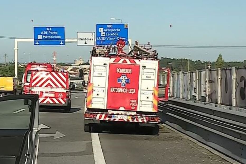 Homem morre atropelado enquanto caminhava na A4 em Matosinhos