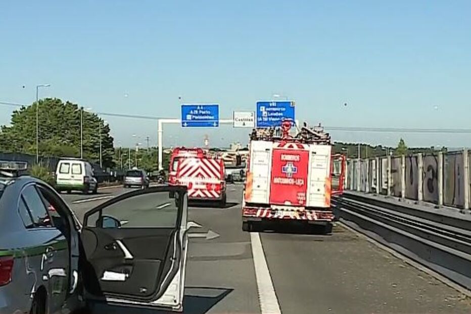 Homem morre atropelado enquanto caminhava na A4 em Matosinhos